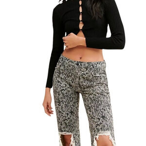 We The Free NWT Gator Skin Print Jean